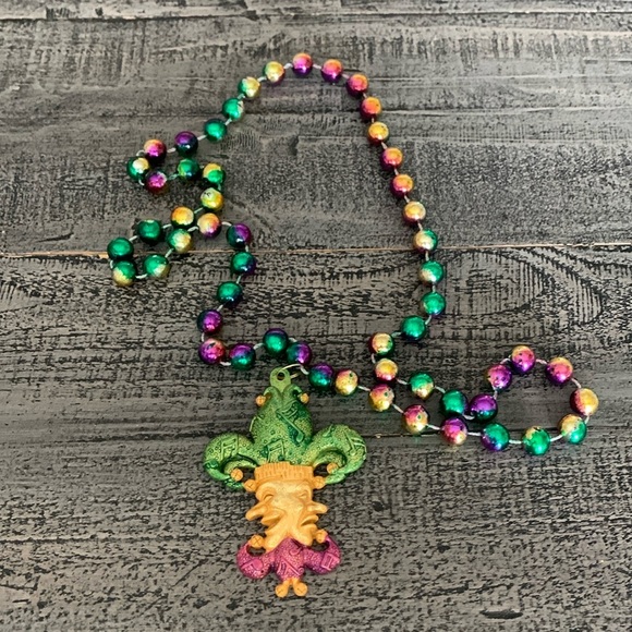 Mardi Gras Bead Necklace, 18” long, NWT colorful, perfect for next party! - Picture 1 of 1